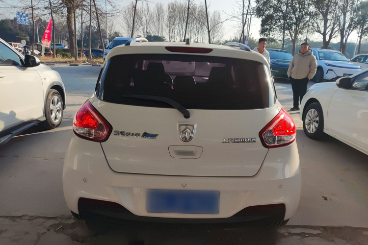 宝骏310 2017款 1.5L 自动豪华型车身外观6