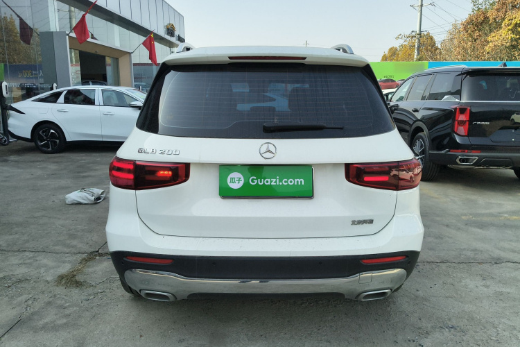 奔驰GLB 2024款 GLB 200 动感型车身外观6