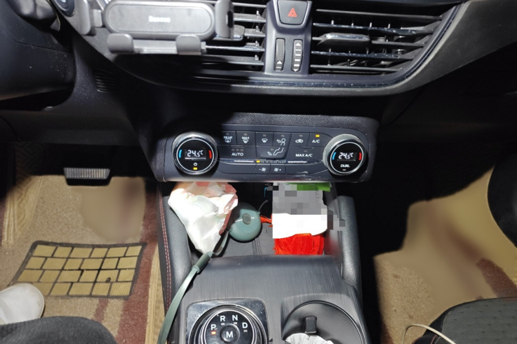 福特 福克斯 2020款 两厢 EcoBoost 180 自动ST Line局部细节16