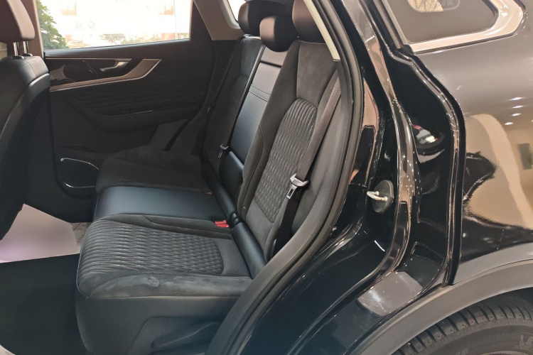 红旗HS5 2022款 2.0T 智联旗悦版中控内饰21