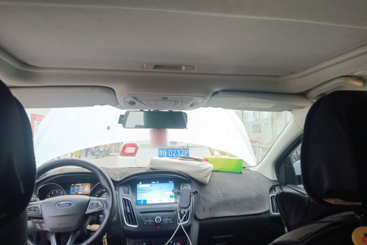 福特 福克斯 2018款 三厢经典 EcoBoost 180 自动精英型中控内饰22