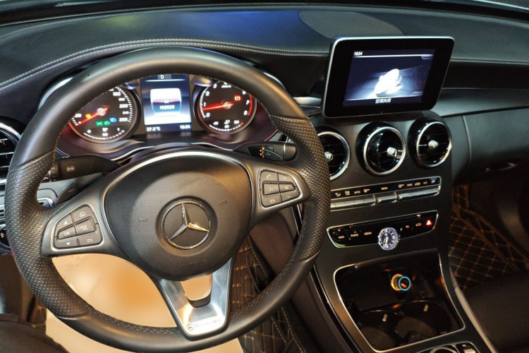 奔驰C级 2017款 C 200 L 运动版中控内饰7002