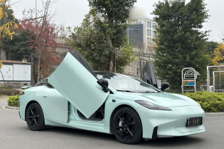 昊铂GT 2023款  710后驱超充七翼版车身外观6003