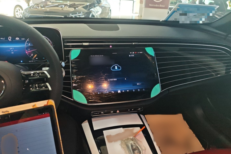 奔驰E级 2024款 E 260 L 4MATIC 运动型中控内饰7002