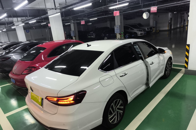 大众 朗逸 2024款 1.5L 自动满逸版车身外观7