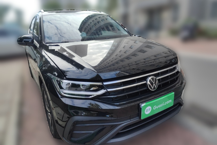 大众 途观L 2025款 出众款 300TSI 自动两驱龙腾版车身外观3