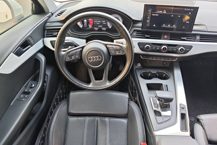 奥迪A4L 2020款 40 TFSI 时尚动感型中控内饰13