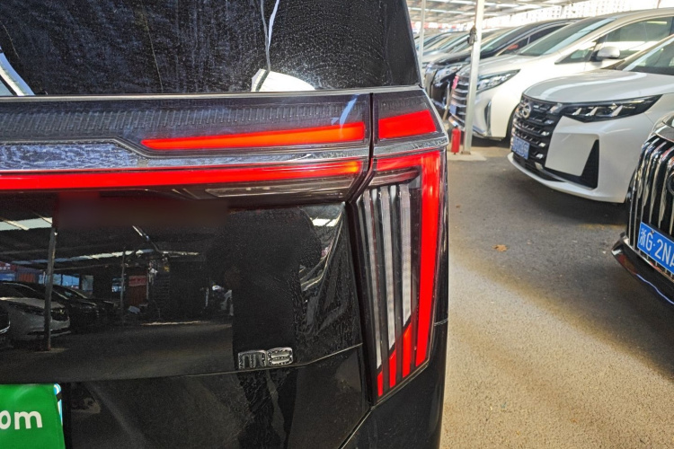 广汽传祺 传祺M8 2024款 大师系列 400T 至尊版车身外观9