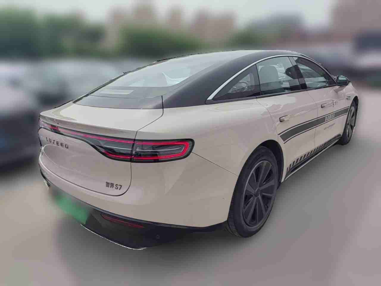 车辆右后45度视角外观