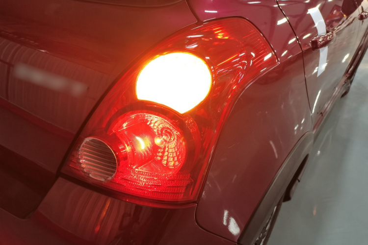 铃木 雨燕 2016款 1.5L 自动时尚型酷玩版车身外观9