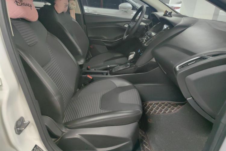 福特 福克斯 2018款 两厢经典 1.6L 自动风尚型智行版中控内饰41