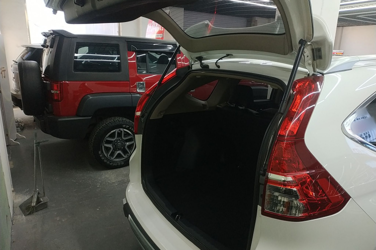 本田CR-V 2016款 2.0L 两驱经典版机舱底盘23