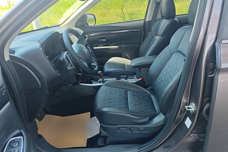 三菱 欧蓝德 2020款 2.4L 四驱致享版 7座局部细节19