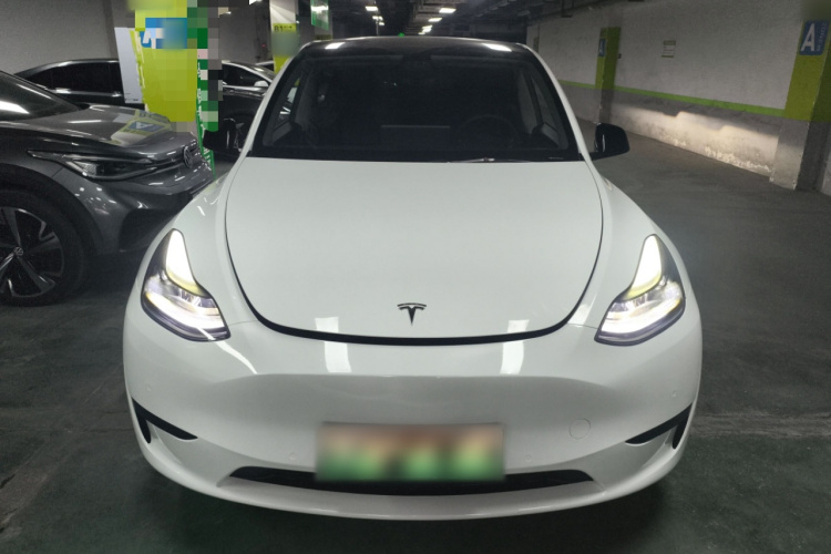 特斯拉 Model Y 2022款 后轮驱动版车身外观2