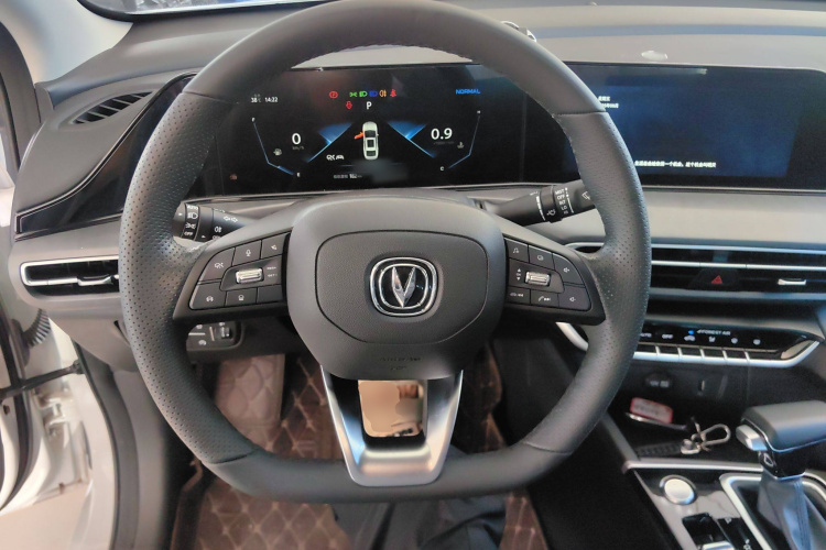 长安 逸动 2021款 PLUS 蓝鲸NE 1.4T GDI DCT旗舰型中控内饰13