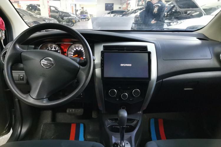 日产 骊威 2015款 1.6XE CVT舒适版中控内饰7003