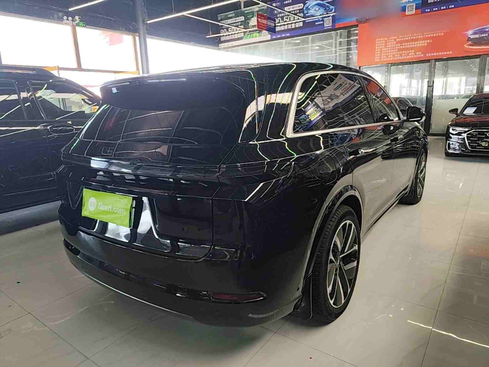 车辆右后45度外观展示