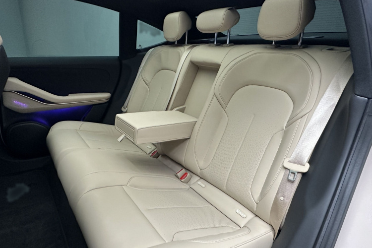 蔚来ET5 2022款 75kWh中控内饰7004