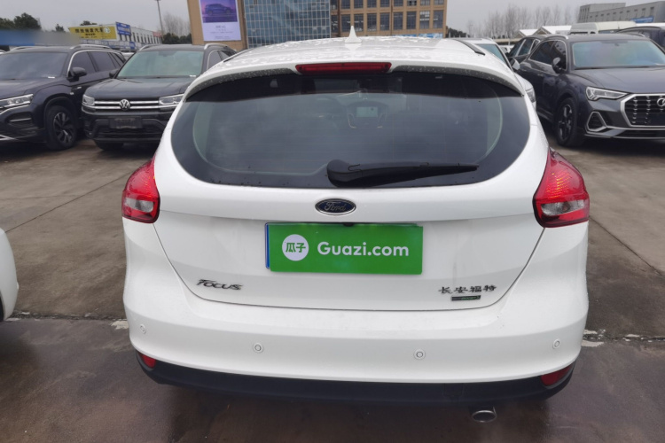 福特 福克斯 2018款 两厢经典 EcoBoost 180 自动精英型车身外观6