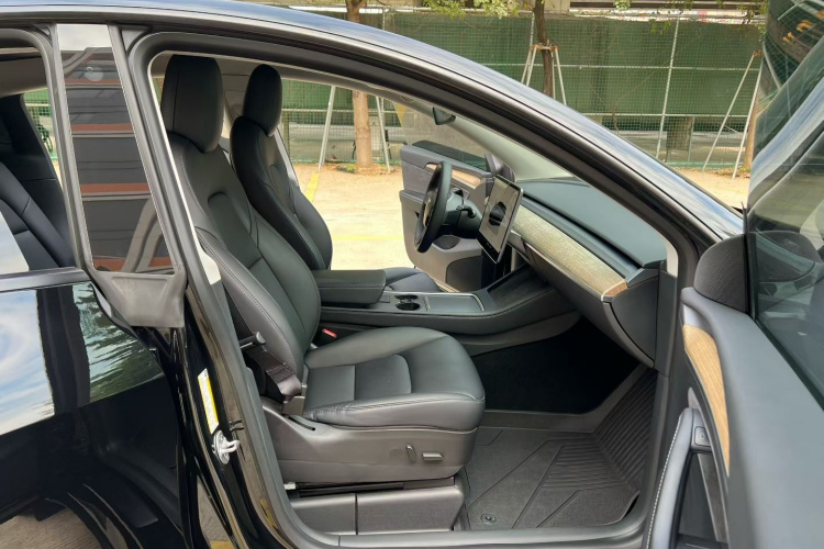 特斯拉 Model Y 2022款 改款 后轮驱动版中控内饰7005