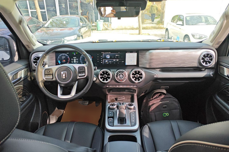 坦克300 2023款 越野版 2.0T 征服者中控内饰12