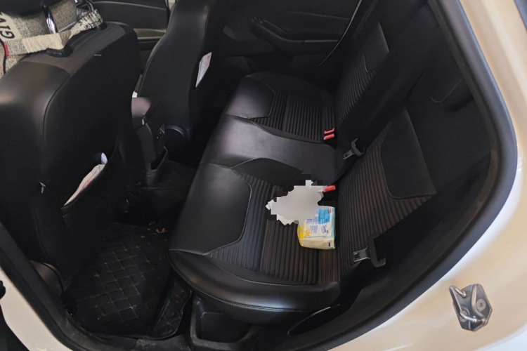 福特 福克斯 2018款 三厢经典 1.6L 自动风尚型智行版中控内饰21