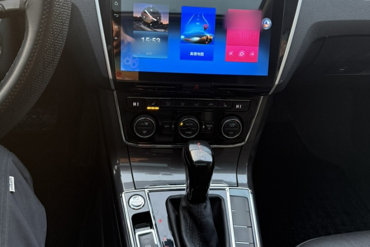 大众 帕萨特 2017款 330TSI DSG御尊版中控内饰7014