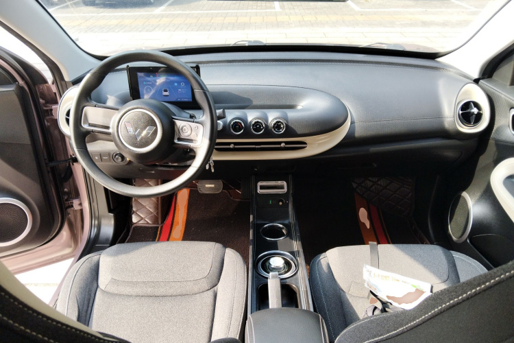 五菱汽车 五菱缤果 2023款 203km 轻享款中控内饰12