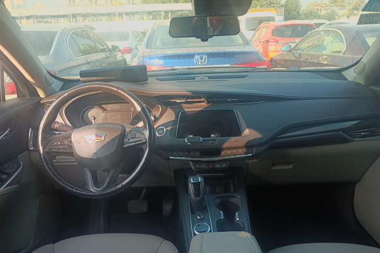 凯迪拉克XT4 2018款 28T 四驱领先型中控内饰12