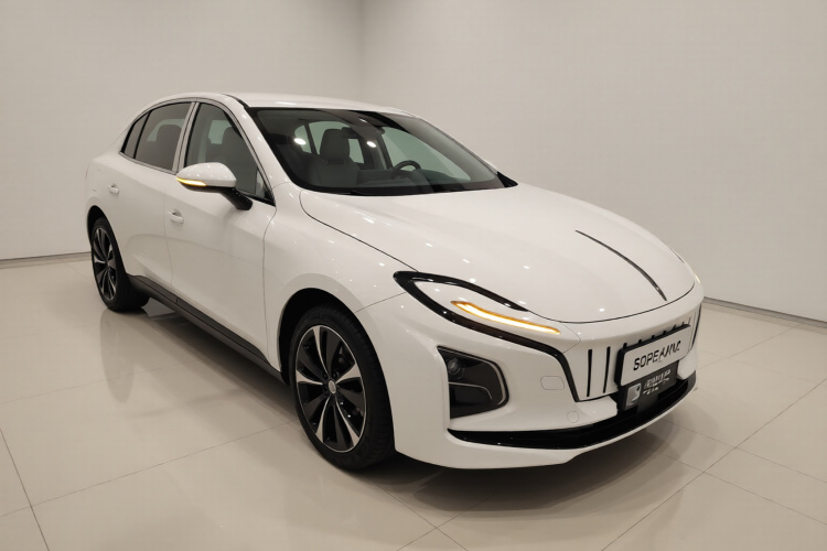 红旗E-QM5 2024款 450km 出行版车身外观3