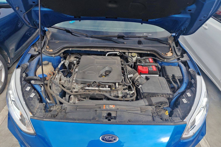 福特 福克斯 2020款 三厢 EcoBoost 180 自动锋潮型机舱底盘24