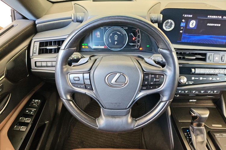 雷克萨斯ES 2021款 300h 行政版局部细节13