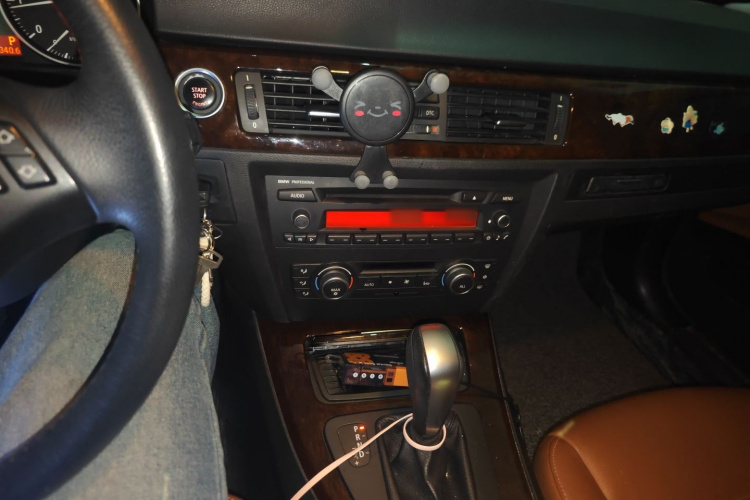 宝马3系 2011款 320i 时尚型局部细节16