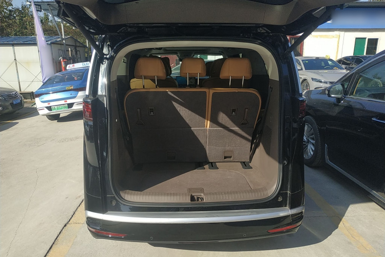 腾势D9 2022款 EV 600 四驱尊荣型机舱底盘23