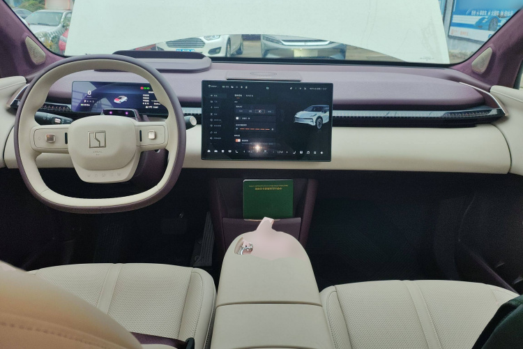 极氪X 2025款 五座长续航版中控内饰7002
