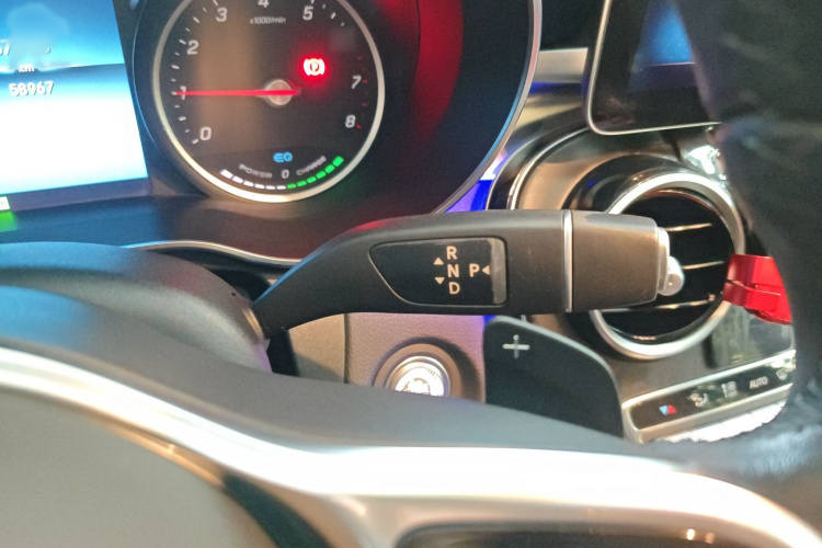 奔驰C级 2019款 C 260 L 运动版局部细节18