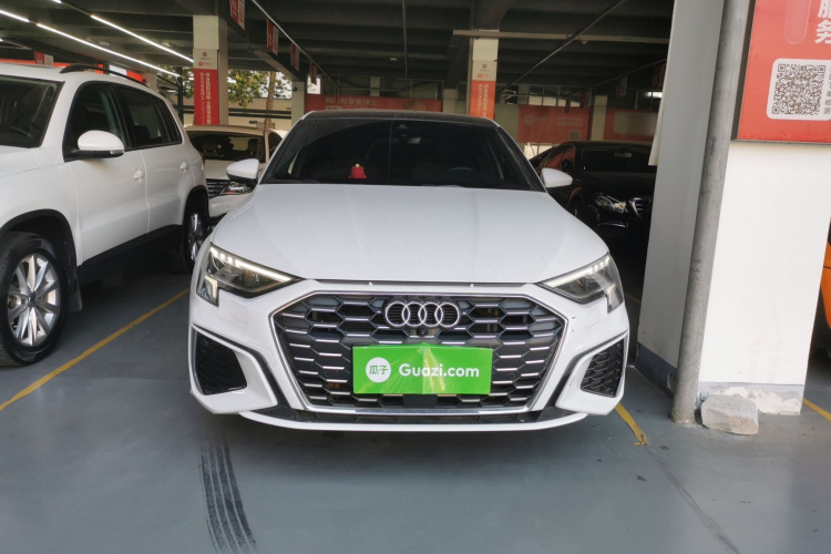 奥迪A3 2024款 A3L Limousine 35 TFSI 时尚运动型车身外观2