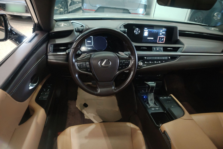 雷克萨斯ES 2020款 200 卓越版中控内饰13