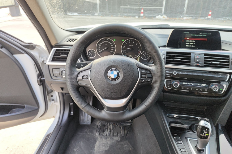 宝马3系 2018款 320Li 时尚型中控内饰13