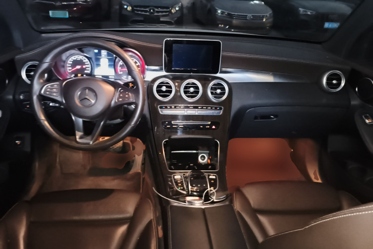 奔驰GLC 2018款 GLC 260 4MATIC 动感型中控内饰7002