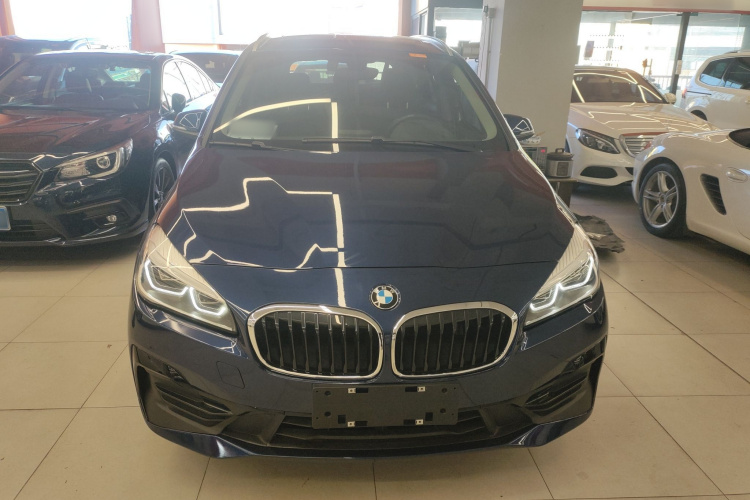 宝马2系多功能旅行车 2018款 220i 尊享型运动套装车身外观2