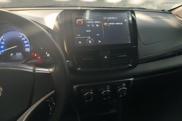 丰田 YARiS L 致炫 2016款 改款 1.5G CVT炫动版中控内饰7002