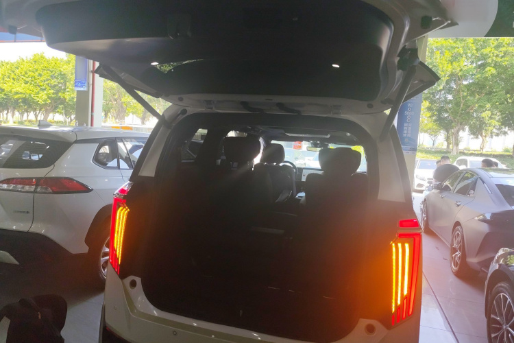 广汽传祺 传祺M8 2023款 宗师系列 双擎 御尊版机舱底盘23