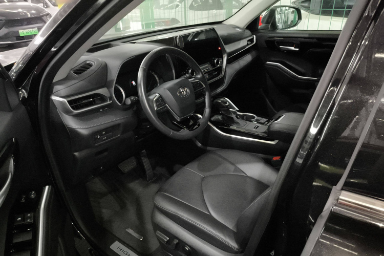 丰田 汉兰达 2023款 2.5L智能电混双擎两驱尊贵版 7座中控内饰20