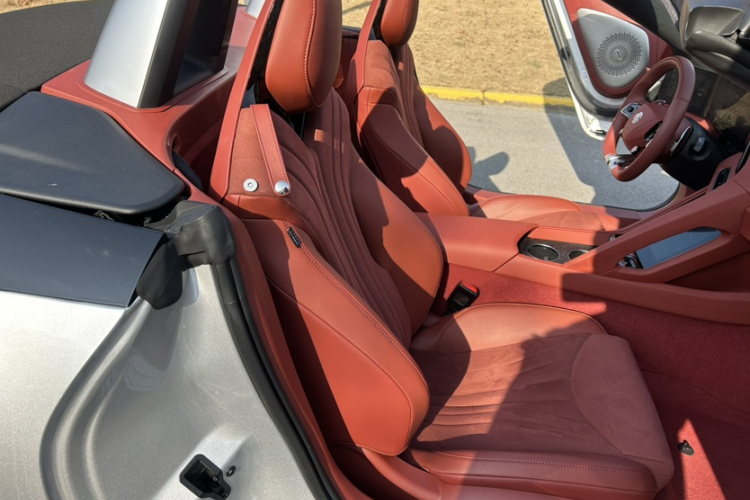 名爵 MG Cyberster 2024款 520km 传奇四驱版中控内饰7011