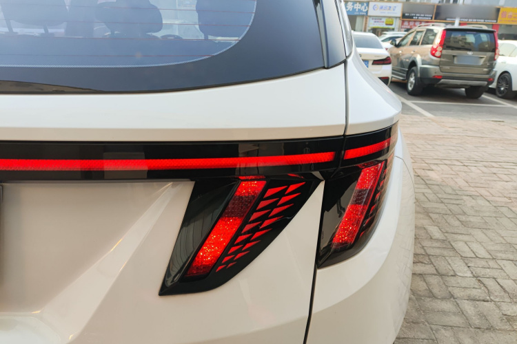 现代 2023款 途胜L 1.5T 自动两驱DLX豪华版车身外观9