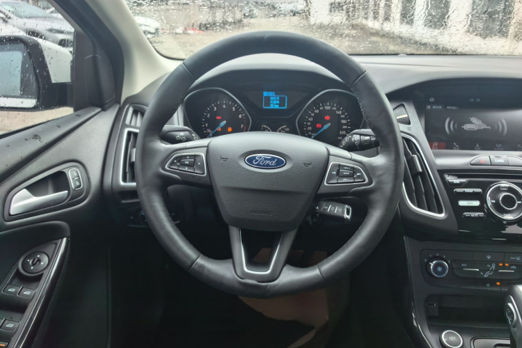 福特 福克斯 2018款 两厢经典 1.6L 自动风尚型智行版局部细节13