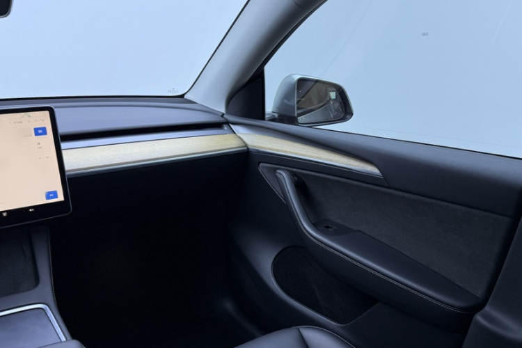 特斯拉 Model Y 2022款 后轮驱动版中控内饰7006