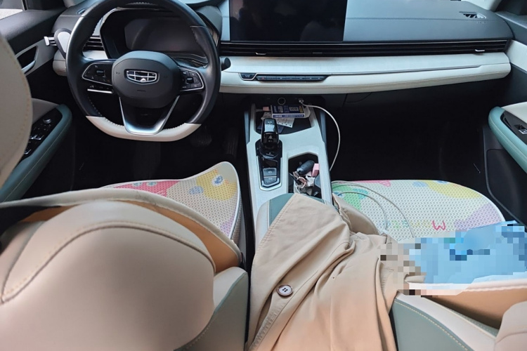 吉利汽车 帝豪L HiP 2022款 1.5TD-DHT Pro 100KM Super 迅中控内饰7002