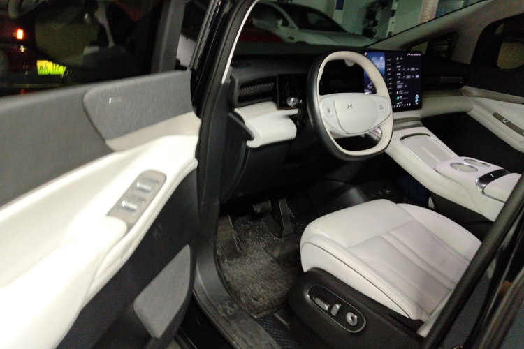 小鹏X9 2024款 702超长续航Max中控内饰7003